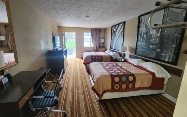 Super 8 Centerville-Richmond