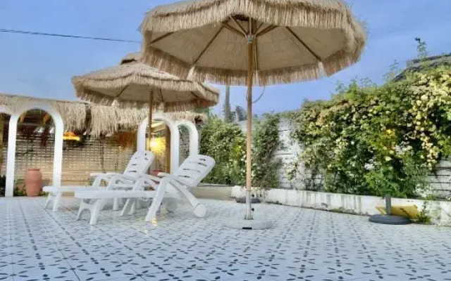 Left bank•la vie Pool Resort