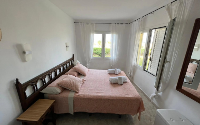 Sea front apartment in Platja Pals with terrace and parking