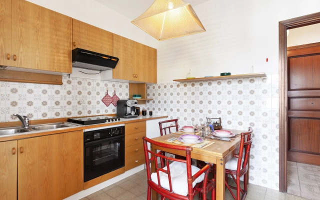 Pisa Hospital Apartment With Parking And Balcony