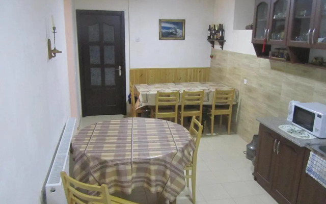 Lela Rezo Guesthouse