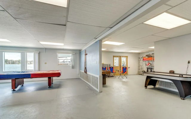 Waterfront Gem: Crystal River Family Home