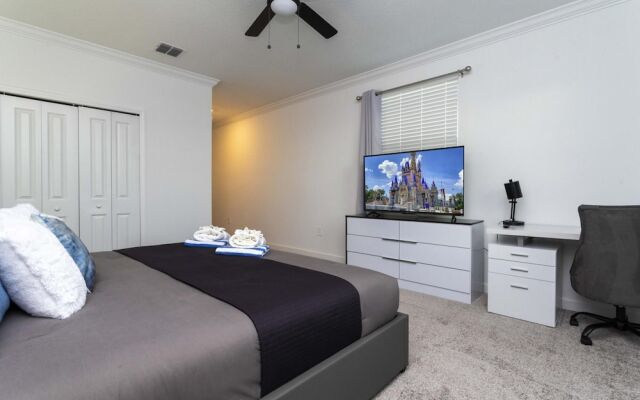 Beautiful Spacious House Near Themed Parks