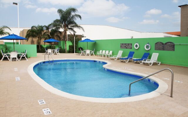 Holiday Inn Express & Suites Monterrey Aeropuerto, an IHG Hotel