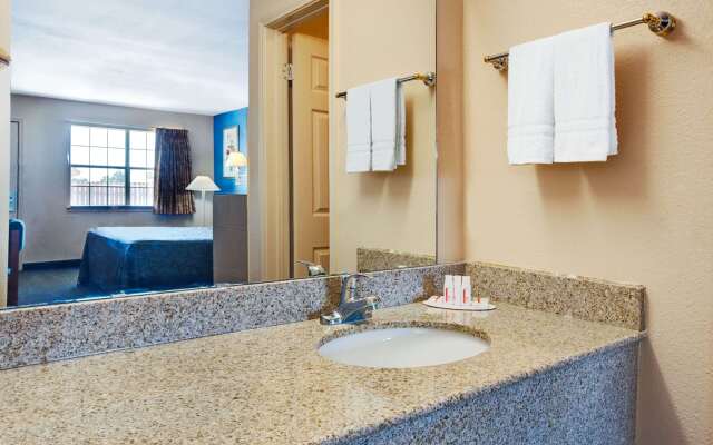 Super 8 by Wyndham Terrell