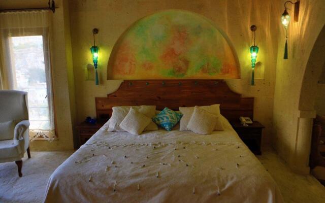 Blue Valley Cave Hotel