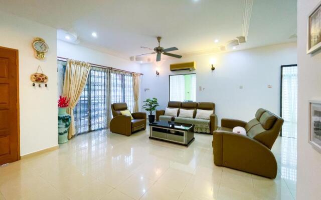 Tupai Mas Semi-D by LOUIS