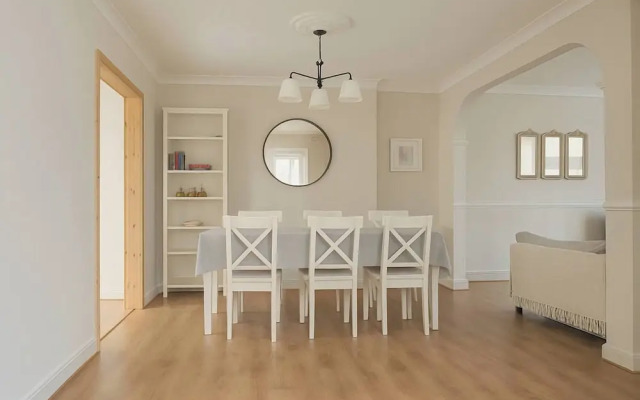 House in Brighton & Hove With Parking