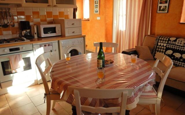 Cozy Home in Haut-du-them-château-lambert With Garden