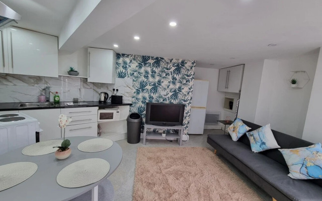 Cozy Sleep 5 Hudds Base -work/travel, Free Parking