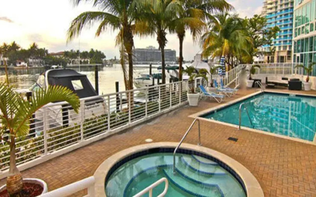 Luxury Apartment in Miami Beach
