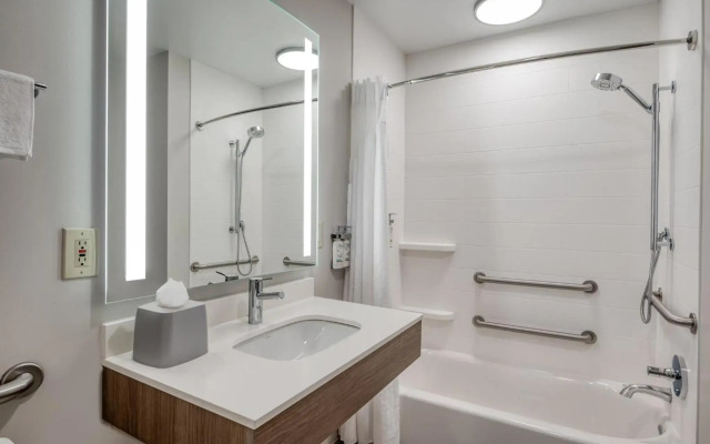 Holiday Inn Express & Suites Wadsworth by IHG