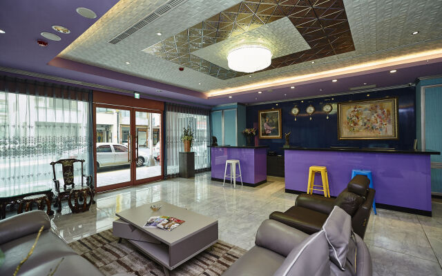 Lily Hotel