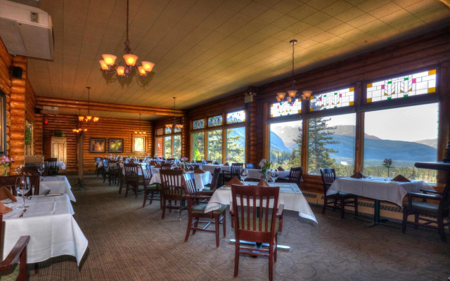 Overlander Mountain Lodge