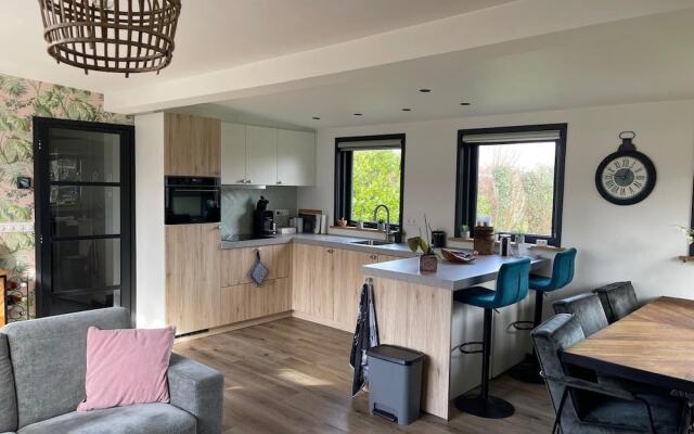 Beautiful Bungalow With Spacious Garden