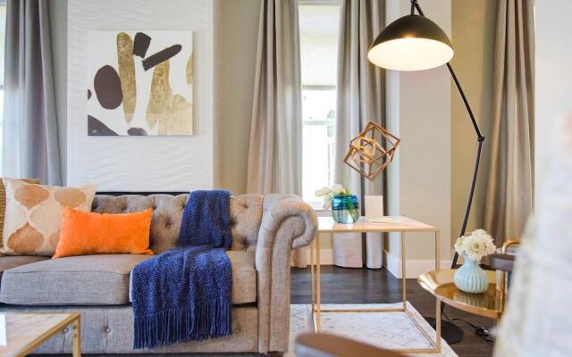 Massive 14 Bed/3.5ba Downtown Home by Domio