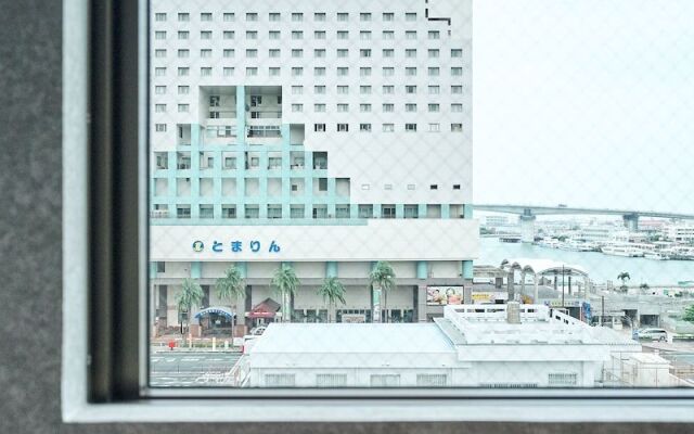Lacer Okinawa Naha Tomariport