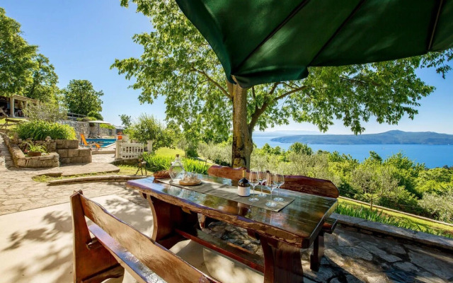 Stunning Home in Moscenice With Wifi and 2 Bedrooms