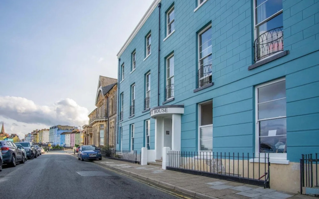 No. 6 Croft House - 1 Bedroom Apartment - Tenby
