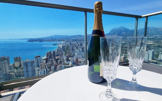 Skyscraper apartment with panoramic views - floor 38