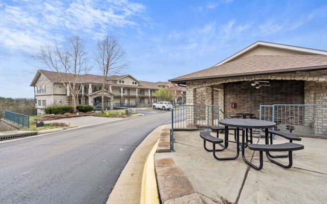 Majestic Luxury Condo at Table Rock Lake