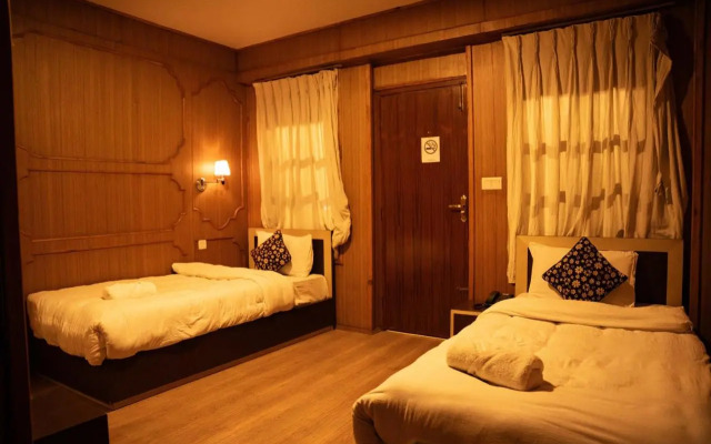 Nag Pukhu Guest House