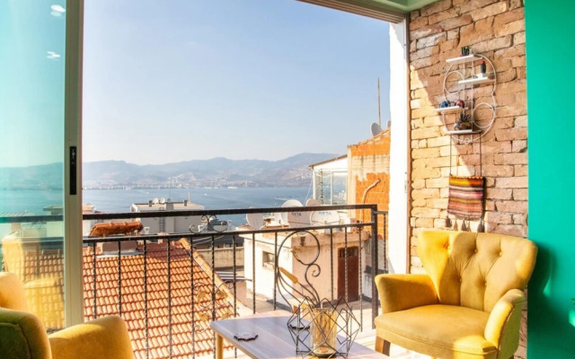 Flat With Great View and Central Location in Konak