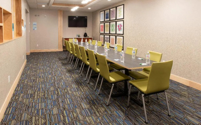 Holiday Inn Express & Suites North Battleford by IHG