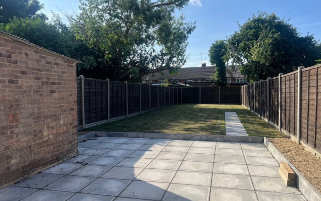3 Bedroom House - Sleeps 6 & Free Parking