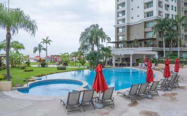 Ocean Front Condo Sleeps 4 Adults-Grand Venetian T3000-1606