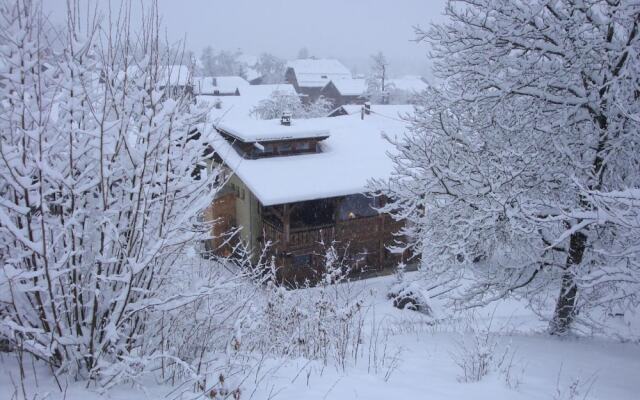 Chambres d'Hôtes Chalet De La Source