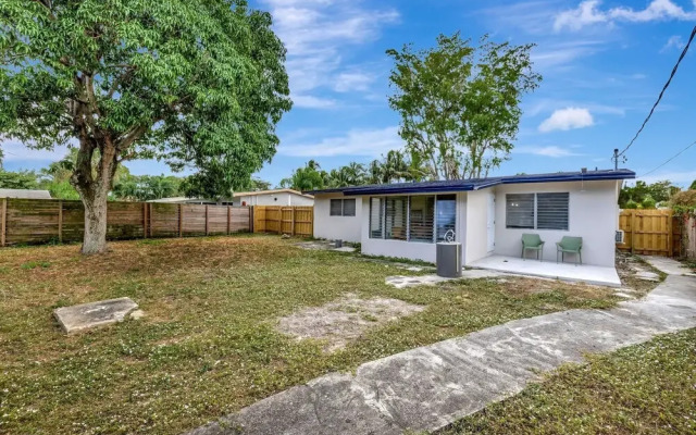 Pompano Beach Bungalow for 5!