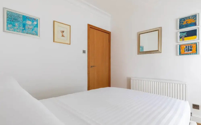 West Heath Road by Onefinestay