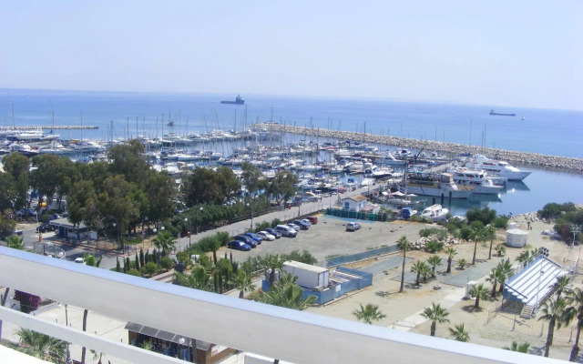 Sun Hall Beach Hotel Apts.
