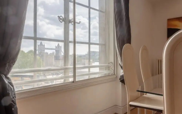 Large & Central 2BD Flat - Tower Hill