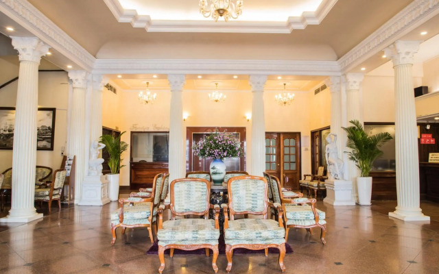 Riverside Hotel