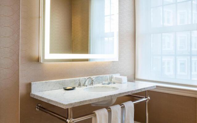 Sheraton Commander Hotel