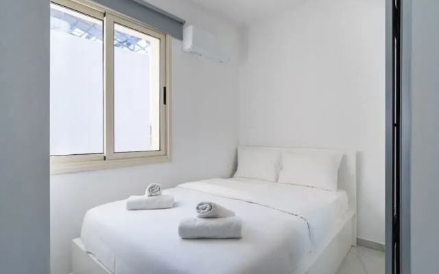Marble - Studio & Balcony in Larnaca