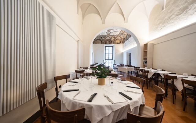 Bonacolsi Collection , Mantegna Hotels