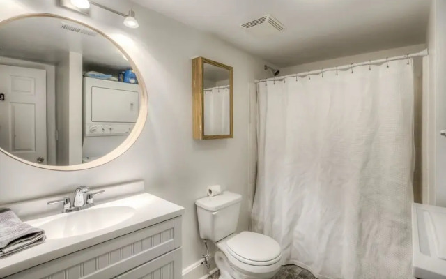 Modern Space Walk Everywhere! Sleeps 7!