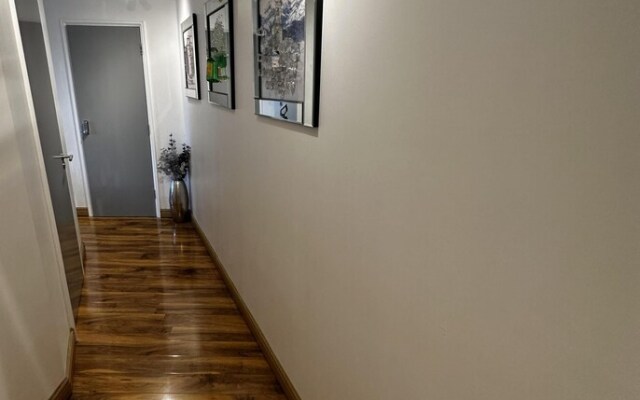 Luxurious two Bedrooms Apartment Slough