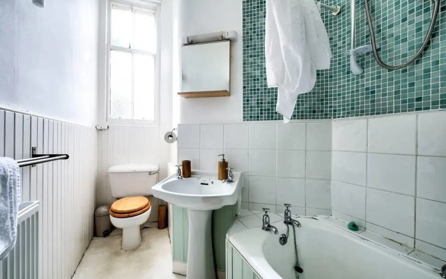 Lovely and Spacious 2BR Home on Comiston Road