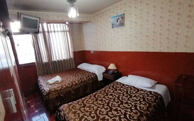 Alejandros Hotel