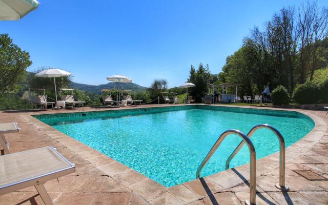 Rustic Getaway With Pool, Garden