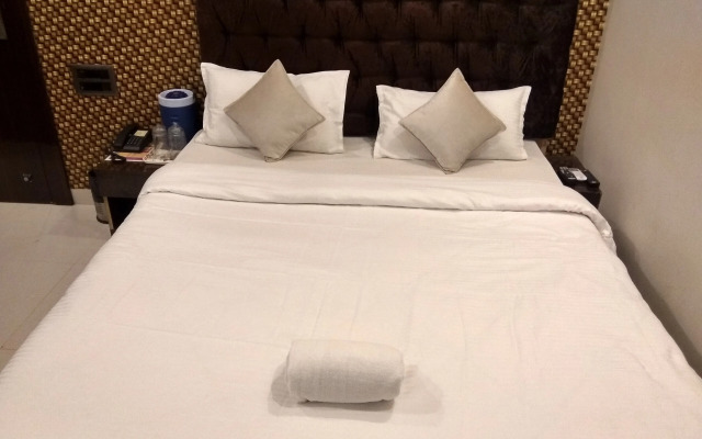 The JK Hotel - Opp Railway Station