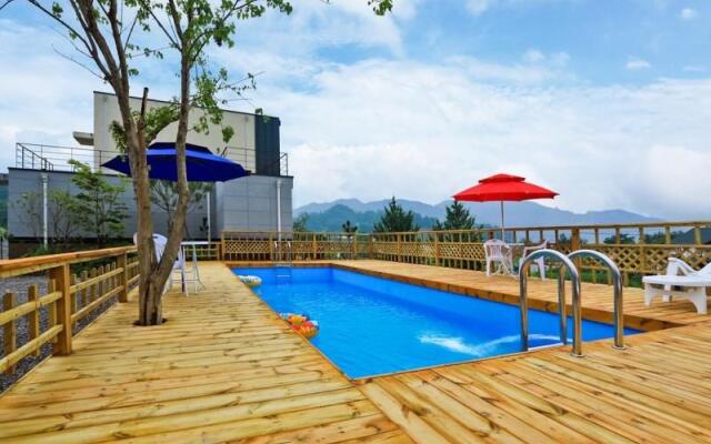 Gapyeong Forest Pension (Pool Villa)