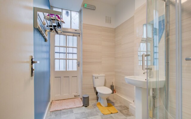 Studio 4 Small Private Family in Central London