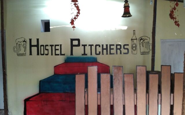 Hostel Pitchers