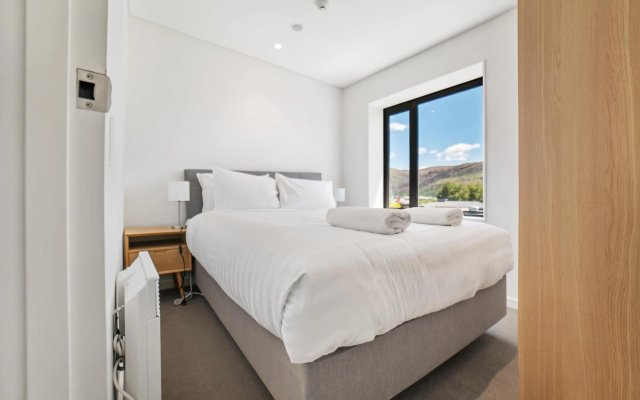 Toru Top Floor Apartment - Brand New & Convenient – Guest Rooms – Queenstown