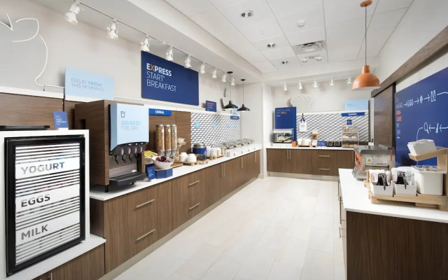 Holiday Inn Express & Suites Lexington by IHG
